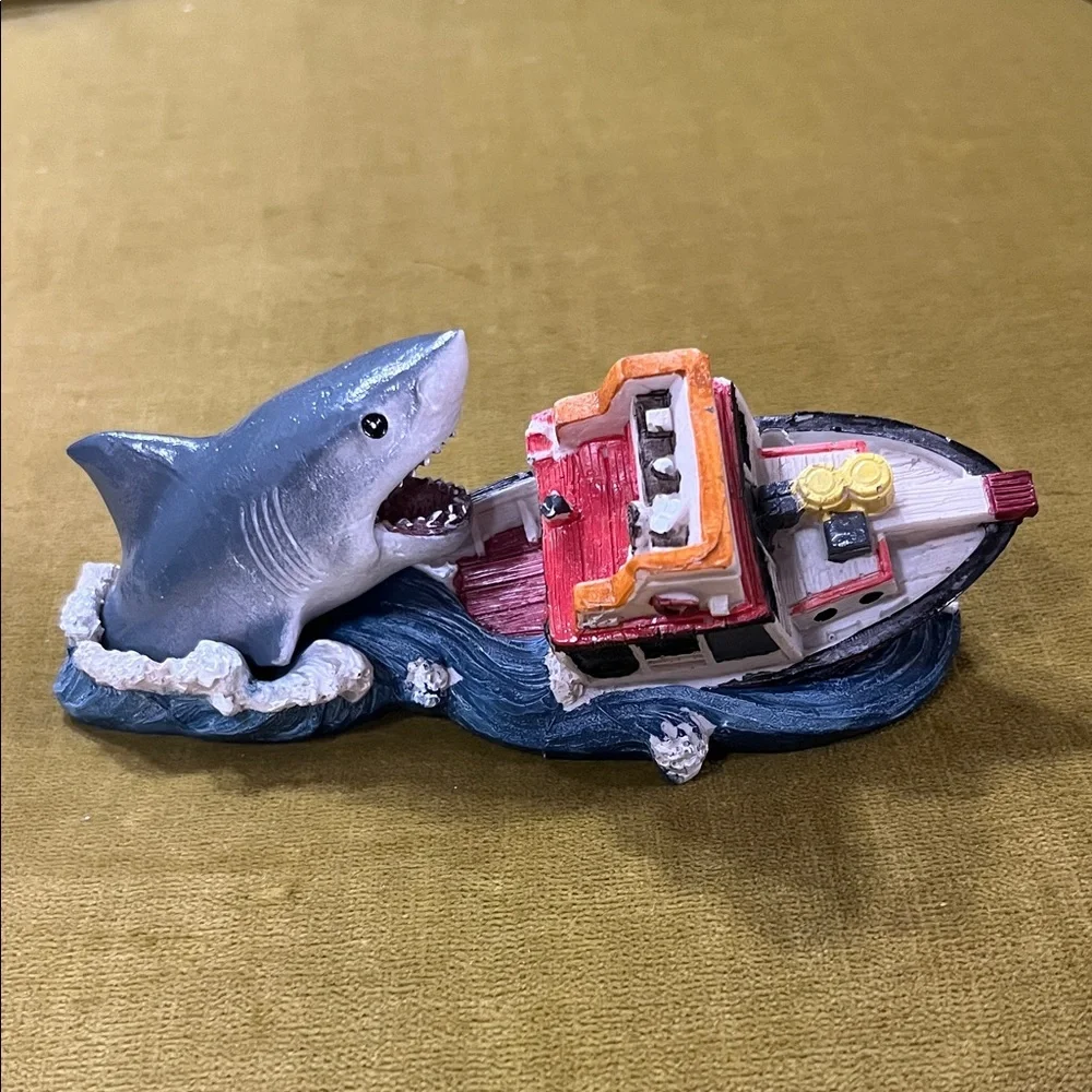 JAWS 2 piece aquarium ornaments. New